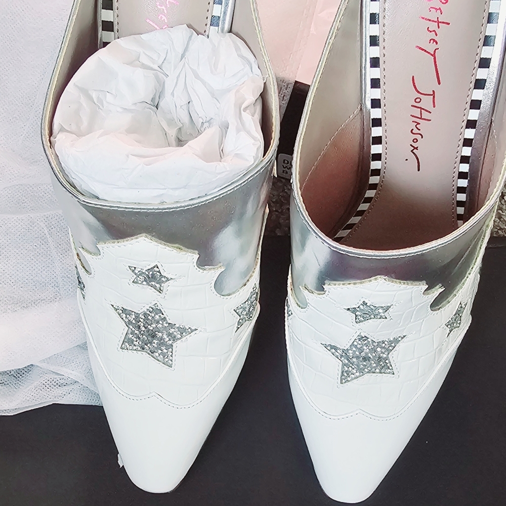 SUPER CUTE SLUP ON BOOTIES